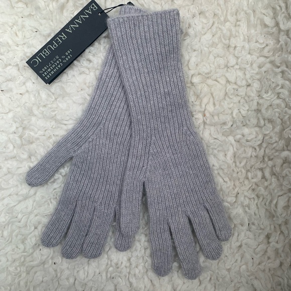 BANANA REPUBLIC CASHMERE HAT, GLOVE AND SOCKS SET - Picture 5 of 8